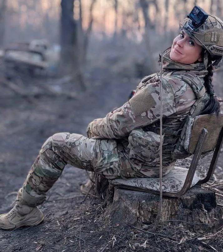 皇冠信用网登3代理注册_俄罗斯美女记者踩中地雷被炸死皇冠信用网登3代理注册，乌女记者直播被无人机袭击惨叫？