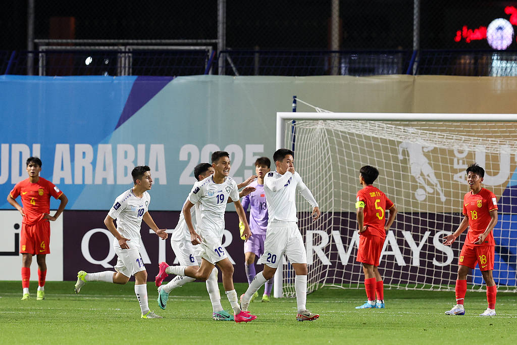 亚特兰大老鹰 v 波特兰开拓者_黄健翔点评U17国足出局：传球基本功普遍缺失 战术素养模糊