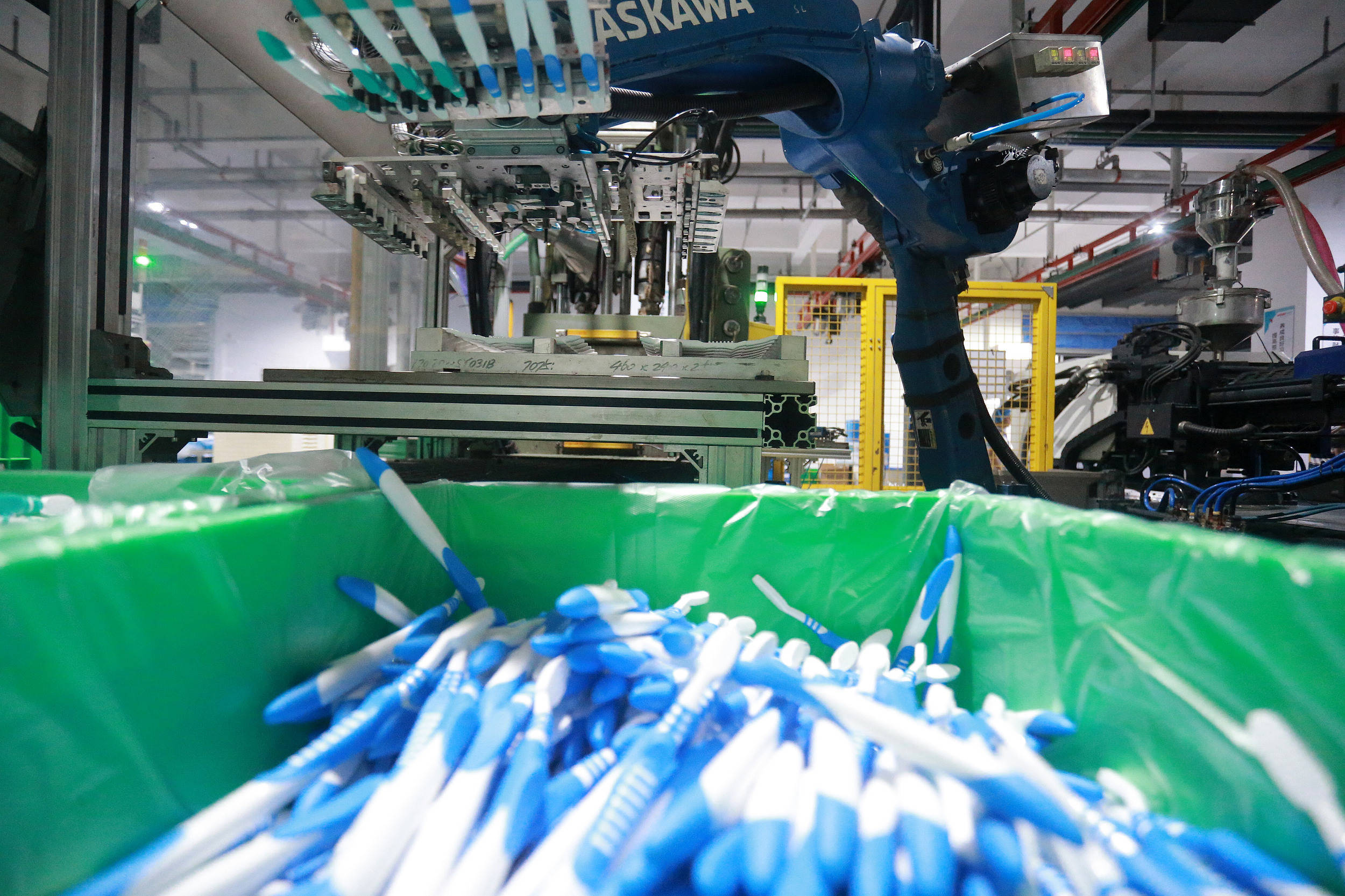 捷克杯足球_关税摩擦中的中国日用品厂商：有的投靠永辉捷克杯足球，有的还在迷茫