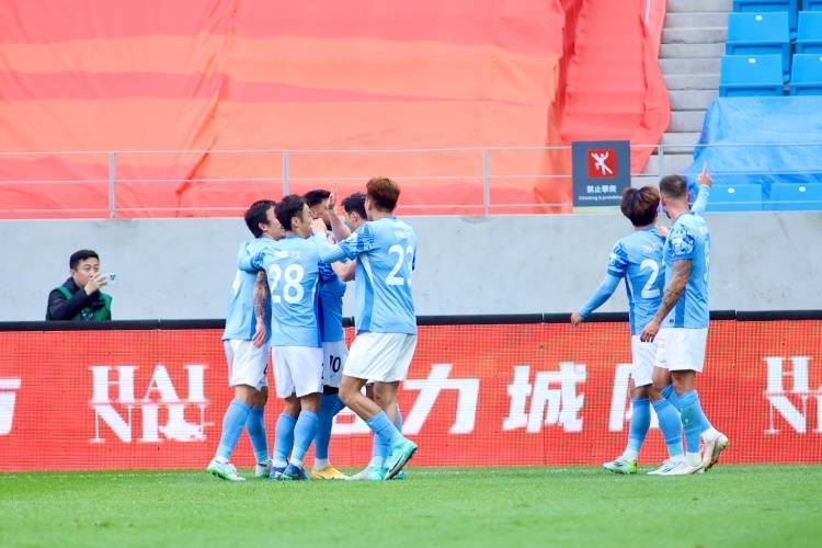 波兰甲组联赛_媒体人：深圳队实力不够+阵容不合理波兰甲组联赛，中场就卡尔采夫一人防守