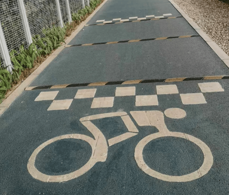 皇冠信用盘开户_深圳一绿道现“搓衣板式”减速带皇冠信用盘开户，网友直呼“反人类”，官方回应