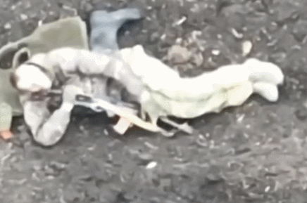 皇冠登2代理_数十名俄军吞枪自杀皇冠登2代理，多名女兵被炸死！用枪爆头会有痛苦吗？