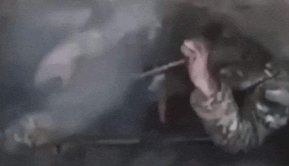 皇冠登2代理_数十名俄军吞枪自杀皇冠登2代理，多名女兵被炸死！用枪爆头会有痛苦吗？