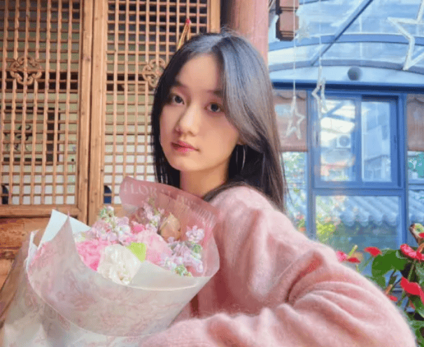 怎么申请皇冠信用網_48岁赵薇“女儿”被全网“禁止整容”怎么申请皇冠信用網，如今17岁变化太大，不敢认