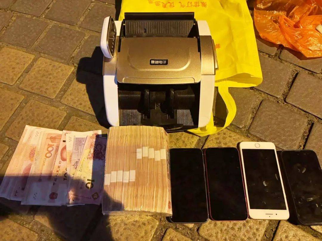 皇冠信用网登3代理_事发桂林皇冠信用网登3代理！背包里装的1000000元现金被警方紧急拦截