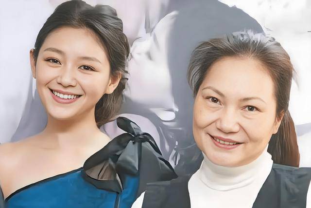 皇冠信用网代理_大S儿女回北京皇冠信用网代理，张兰拉着小玥儿逛街，网友夸汪小菲好帅