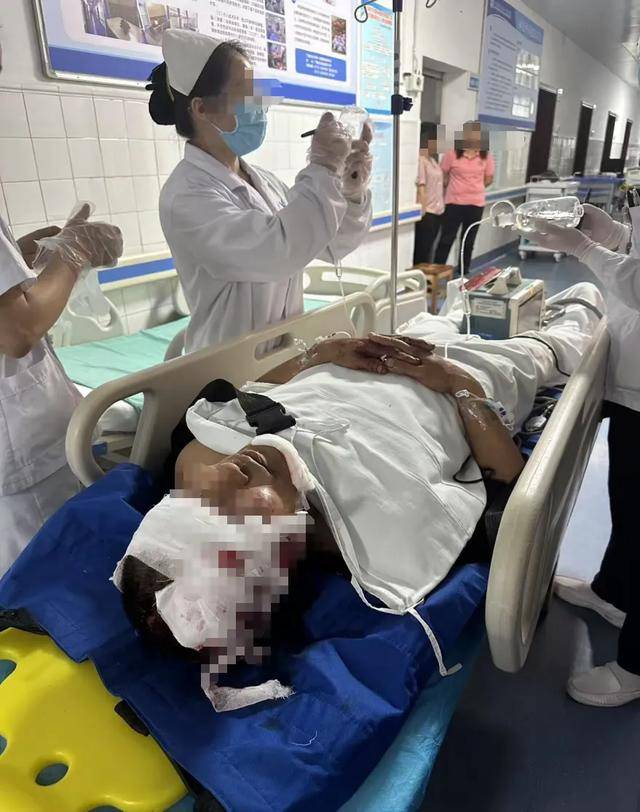 皇冠信用网代理_六旬男子骑车被越野车撞飞皇冠信用网代理，女儿发帖：肇事司机是退休法官