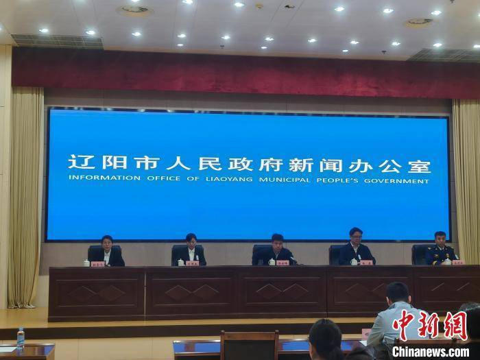 皇冠会员如何申请_辽宁辽阳：32名消防指战员深入火场搜寻被困人员