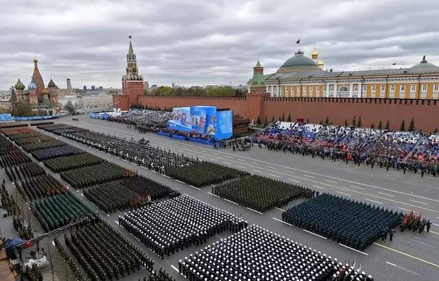 如何申请到皇冠信用網_俄红场大阅兵如何申请到皇冠信用網，中国给足了面子！高规格出席，还送上了一份大礼