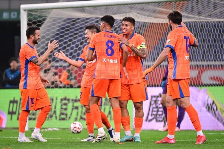 皇冠信用網开户_鲁媒：受济南降雨天气影响皇冠信用網开户，泰山队取消赛前有球训练计划