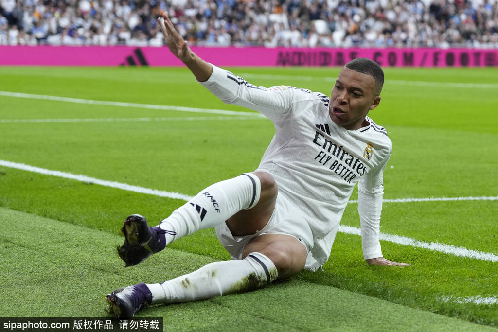 皇冠信用盘在线开户_观战台：巴萨火拼皇马定乾坤 红军斗枪手+蓝军争5大战