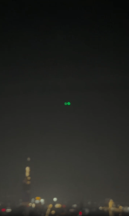 皇冠信用網怎么租_男子入住丽思卡尔顿酒店55层套房皇冠信用網怎么租，夜里竟发现窗外无人机贴着玻璃飞