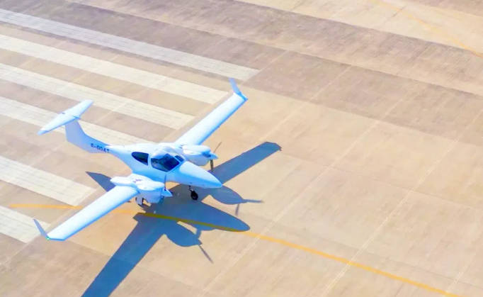 皇冠信用网庄家_【理响中国·春江水暖鸭先知】一架“无人机”飞出低空新天地