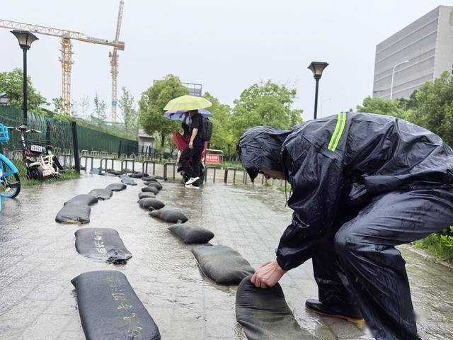 怎么弄皇冠信用网_“雨像泼下来的”怎么弄皇冠信用网，武汉再次经受住暴雨考验