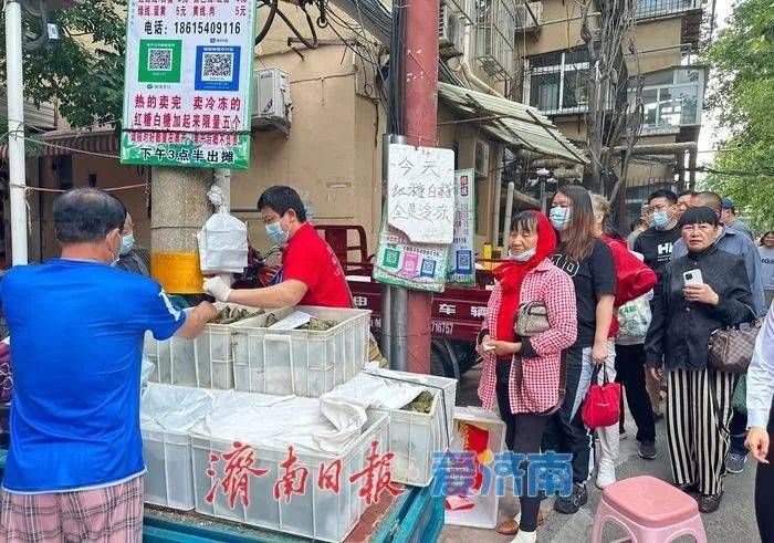 如何申请皇冠信用網_顾客不惜排队三小时如何申请皇冠信用網，济南这个小摊你知道吗？