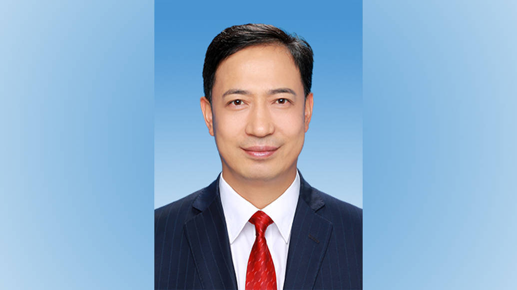 皇冠信用網_“70后”卢东亮获任山西省代省长