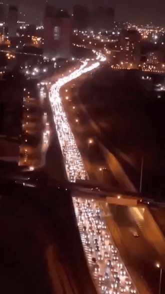 巴黎圣日耳曼vs博塔福格RJ_加油限额10升、高速大排长龙：大量居民逃离德黑兰