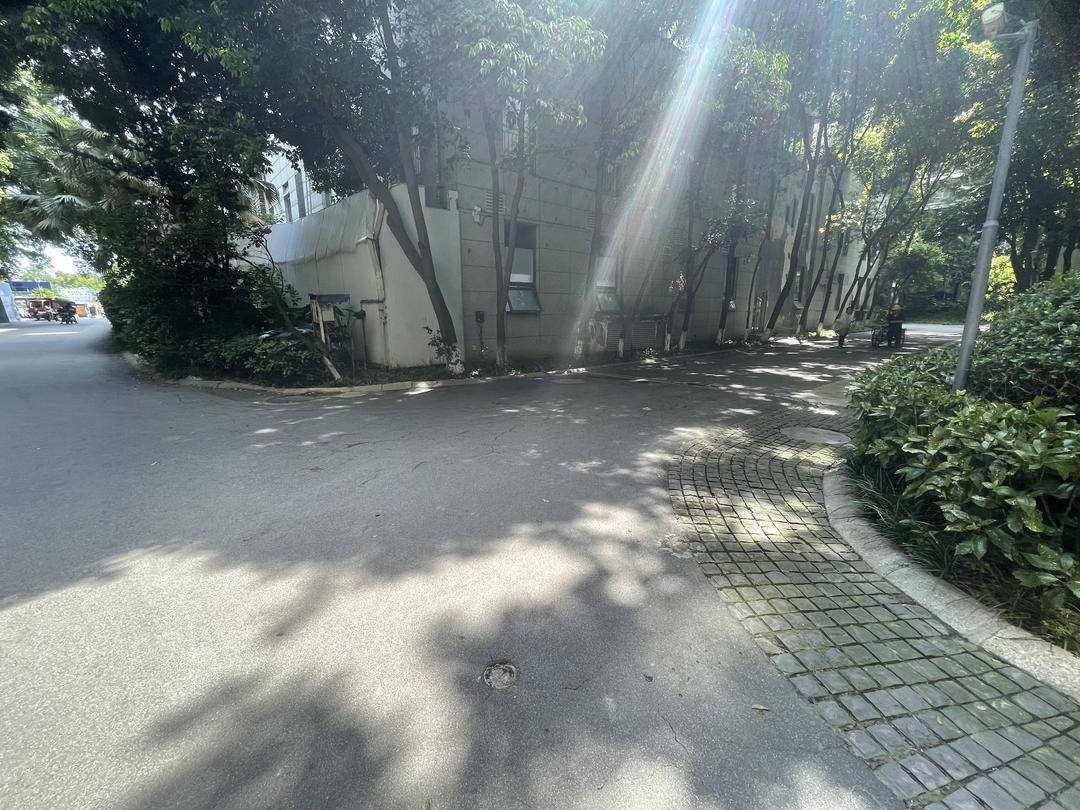 皇冠信用网网址_成都一小区内女童被私家车撞倒身亡：车辆拐弯时意外撞倒皇冠信用网网址，物业已对外来车辆管控