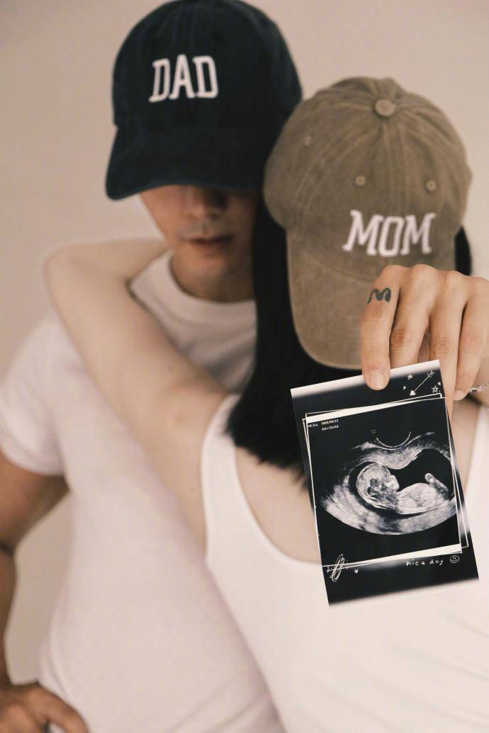 皇冠体育App下载_陈伟霆官宣生子皇冠体育App下载，王晶：他花了很长时间才红的